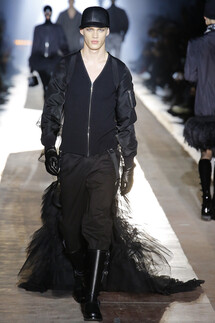 Moschino FALL 2018 MENSWEAR Milan MFW коллекция Moschino осень 2018 мужская неделя моды в Милане Mainstyles